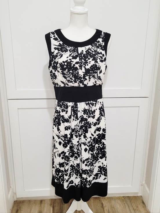 Jones Wear Dresses & Skirts - Jones Wear Black White Floral Midi Dress | Sleeveless Classic | Size 12